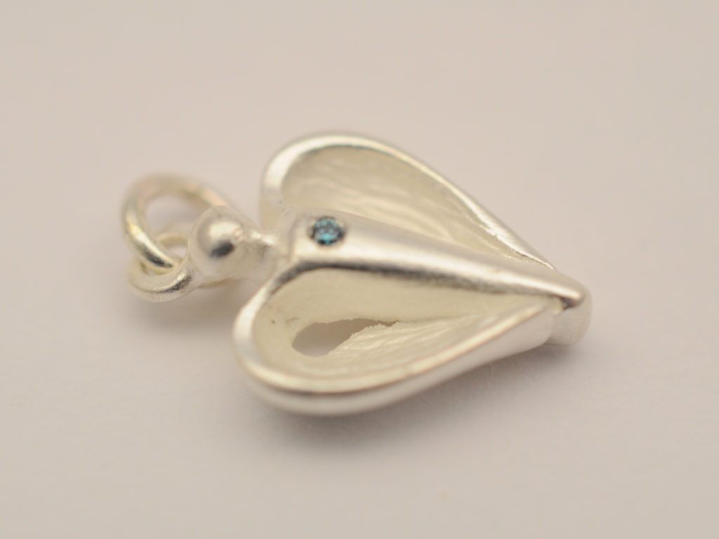 Kinderengel aus 925 Silber mit blauem Diamant