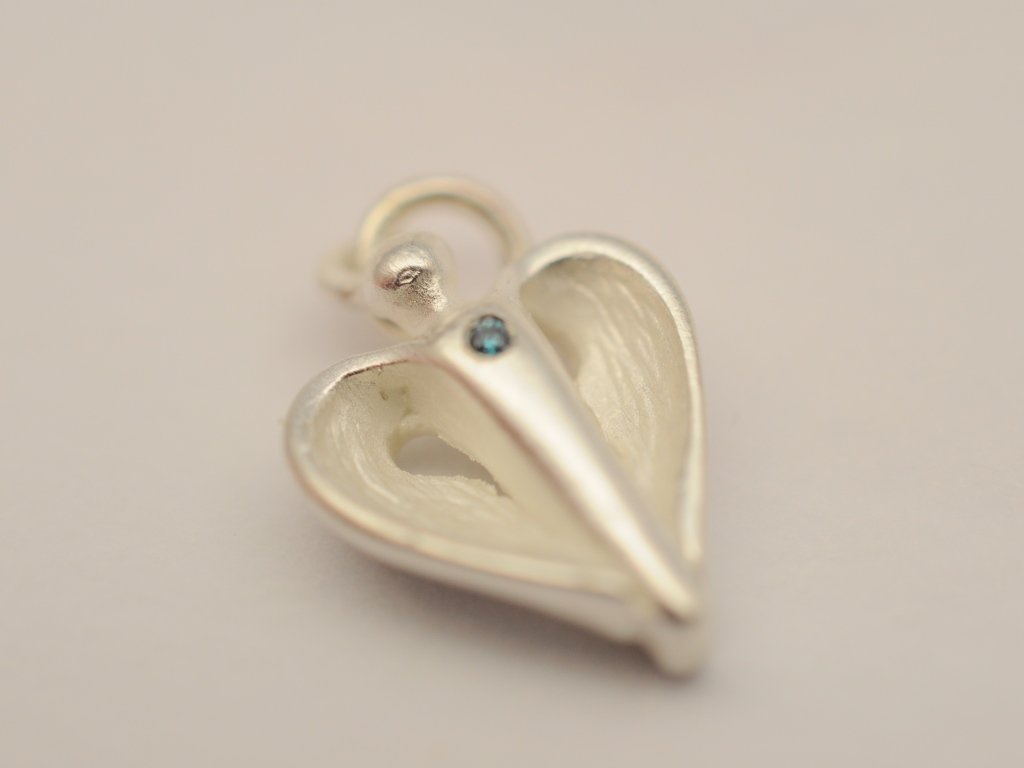 Kinderengel aus 925 Silber mit blauem Diamant