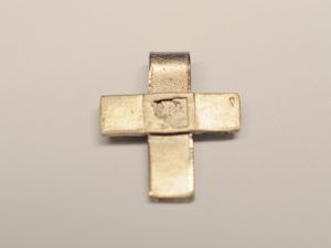 Kreuz Anhänger aus 750 Weißgold