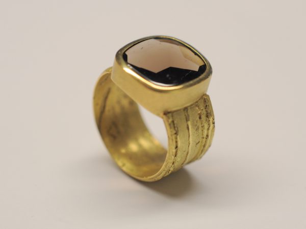 Ring aus 750 Gelbgold mit Rauchquarz