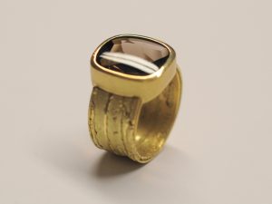 Ring aus 750 Gelbgold mit Rauchquarz