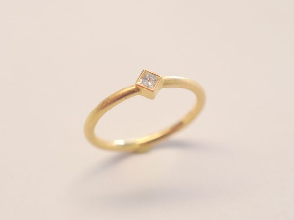 Solitär-Ring Gelbgold 750 mit Princess-Diamant