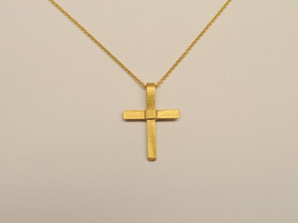 Goldkreuz aus 900er Gelbgold an Ankerkette