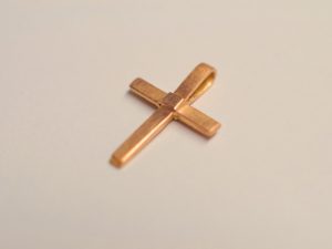 Kleines zartes Kreuz als Anhänger aus 585 Rotgold