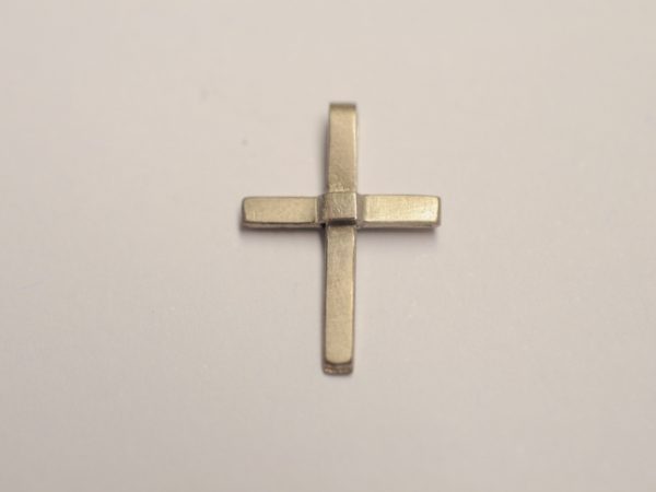 Kleines zartes Kreuz als Anhänger aus 585 Weißgold