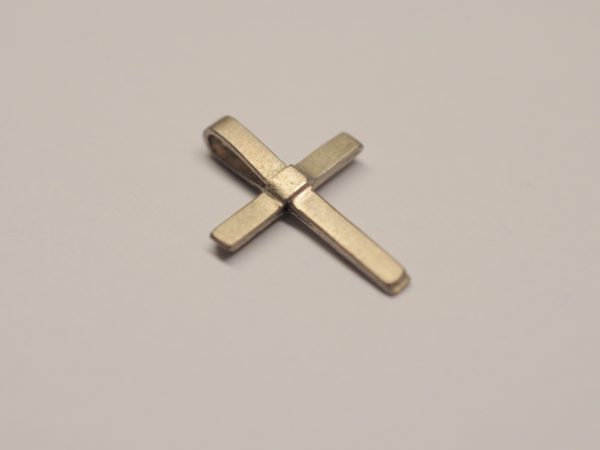 Kleines zartes Kreuz als Anhänger aus 585 Weißgold