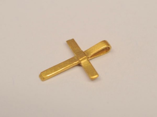 Kreuz Anhänger zur Taufe aus 900 Gelbgold