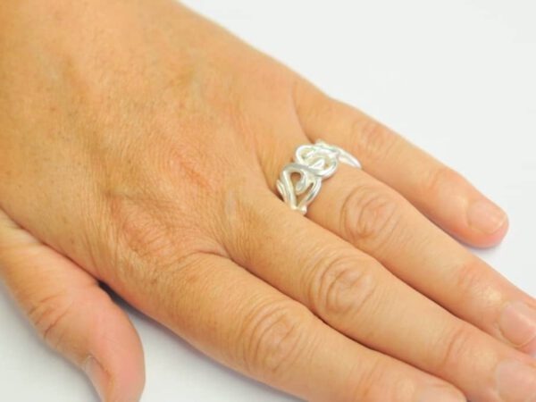 Romantischer Ring aus Silber