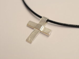 Kreuz Anhänger aus Silber - v13