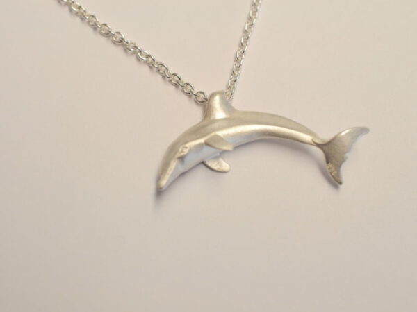 Delfin Anhänger aus Silber mit Diamanten in Augen