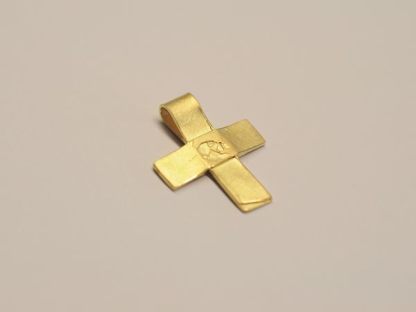 Kreuz Anhänger aus 750 Gelbgold (v15)