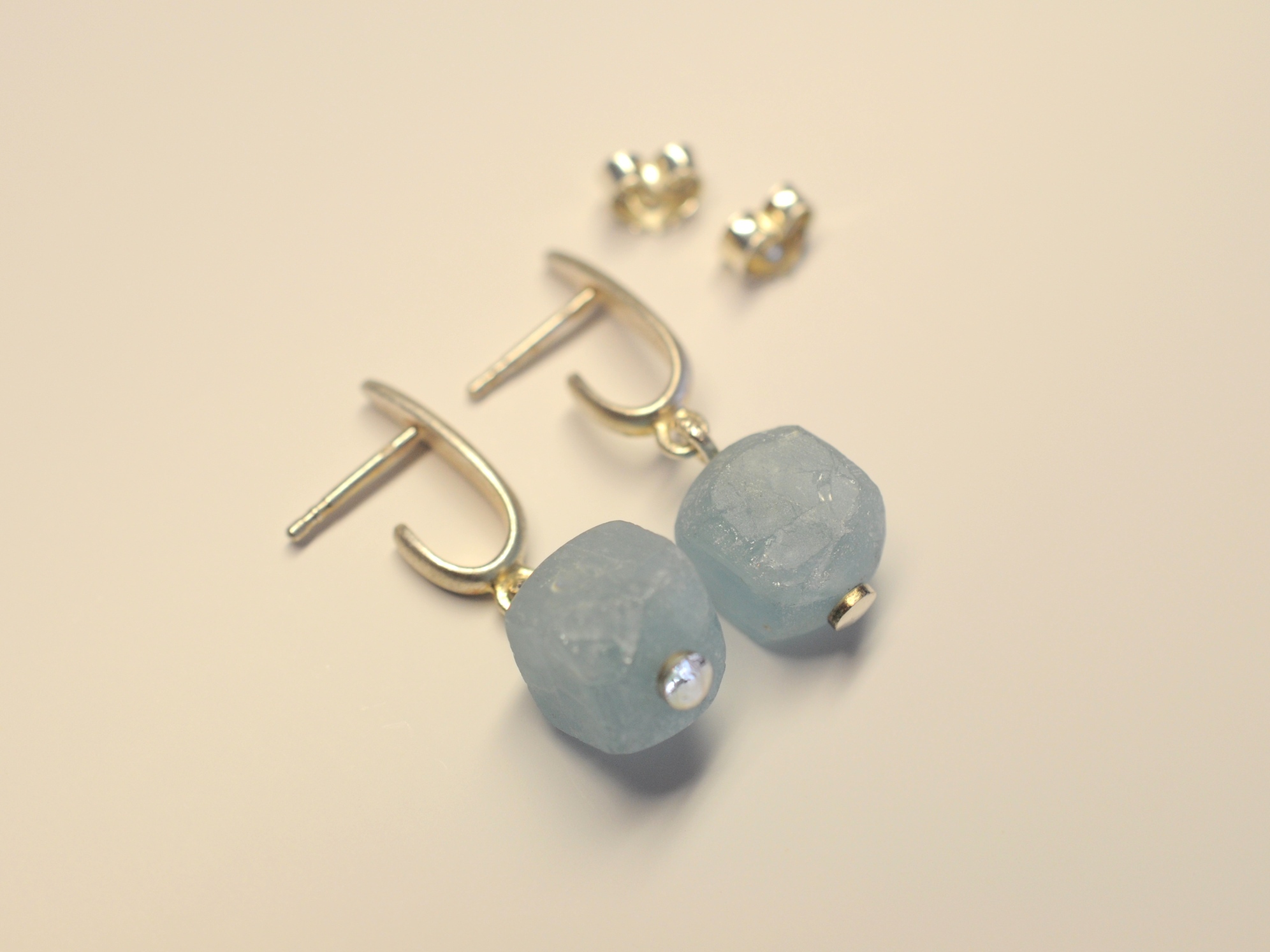 Silber Ohrhänger mit Aquamarin Würfel