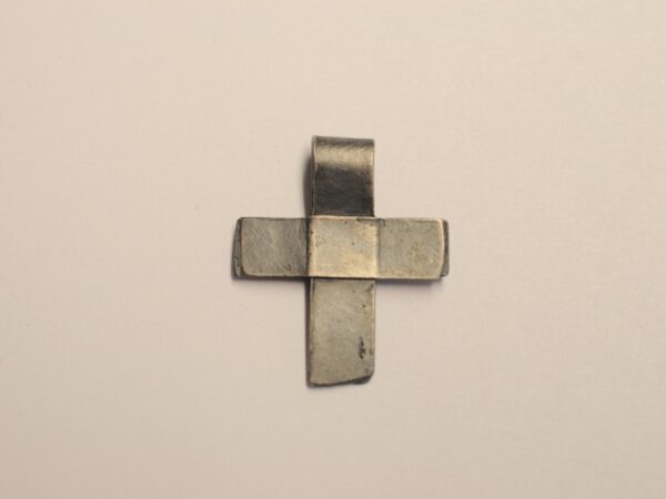 Kreuz aus geschwärztem Silber V24