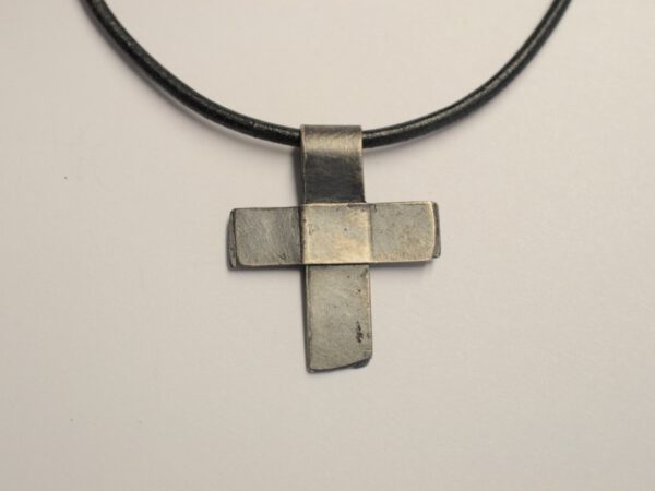 Kreuz aus geschwärztem Silber V24