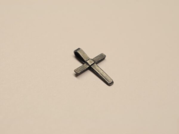 kleines Kreuz aus Silber - Oberfläche schwarz