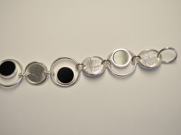 Gliederarmband aus Silber mit schwarzem Onyx