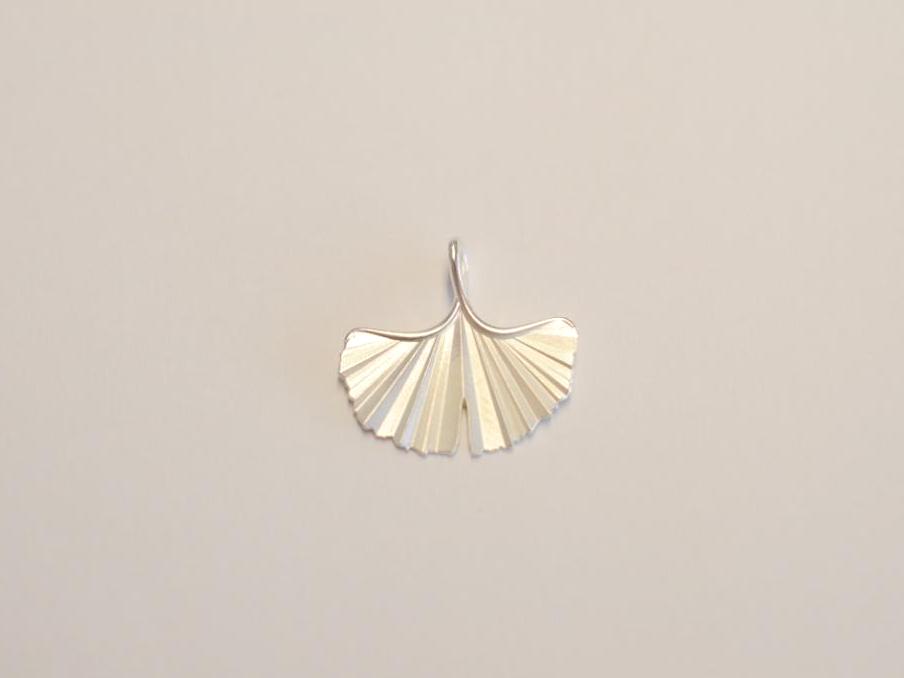 Ginkgoblatt Kettenanhänger aus Silber (klein)