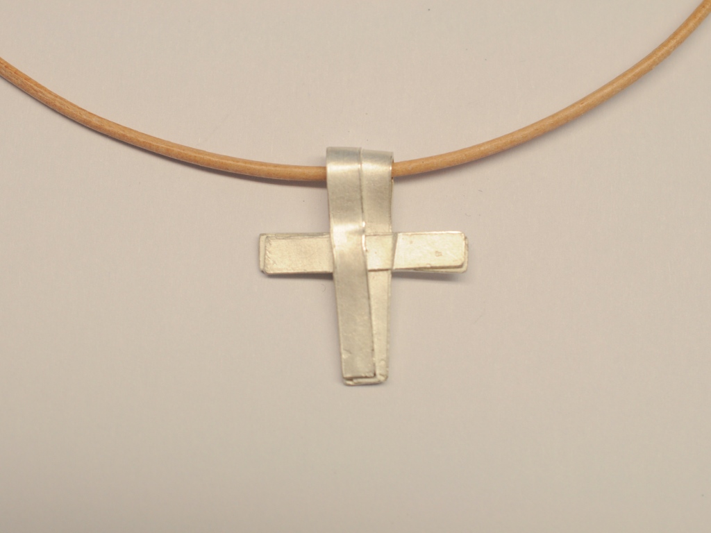 Kreuz Anhänger aus Silber - Unikat v47 - an braunem Lederband