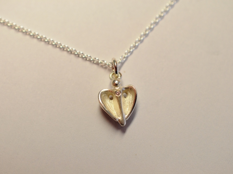 Kleiner Silber Schutzengel Anhänger mit Diamant