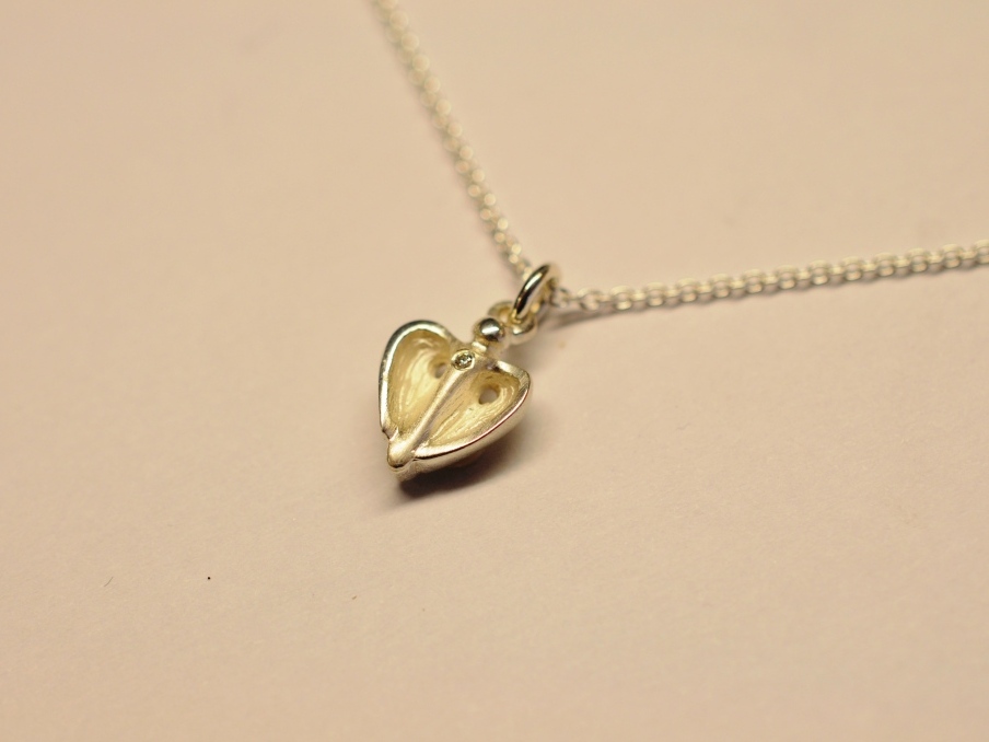 Kleiner Silber Schutzengel Anhänger mit Diamant