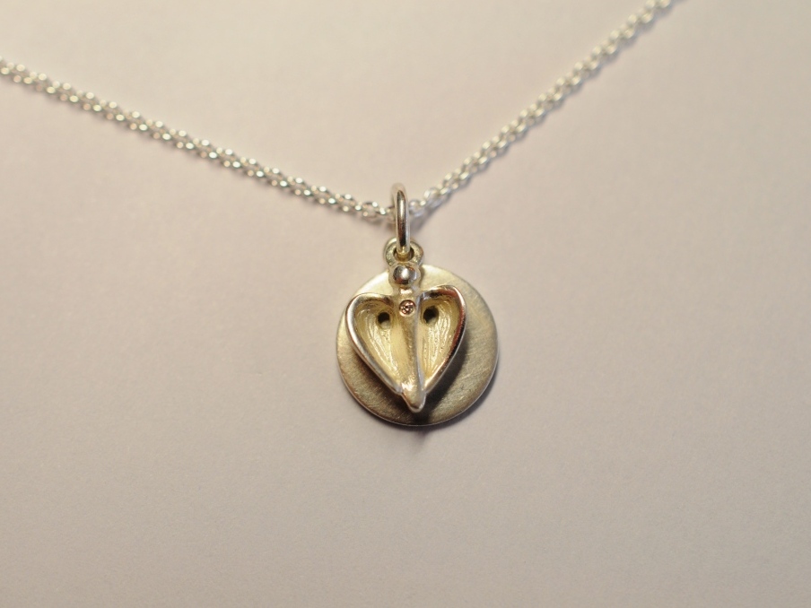 Kleiner Silber Schutzengel Anhänger mit Diamant und Gravurplatte