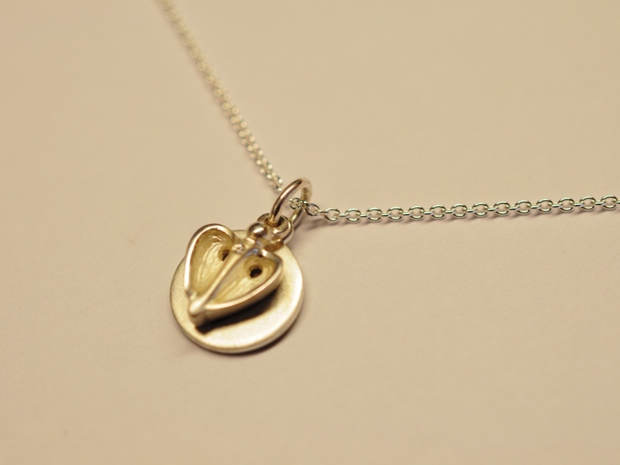 Kleiner Silber Schutzengel Anhänger mit Diamant und Gravurplatte