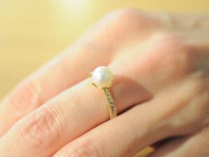 Brillantring 750 Gelbgold mit Akoyaperle