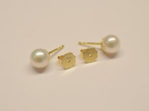 Perleohrrstecker aus 750 gelbgold mit weißer Süßwasserperle
