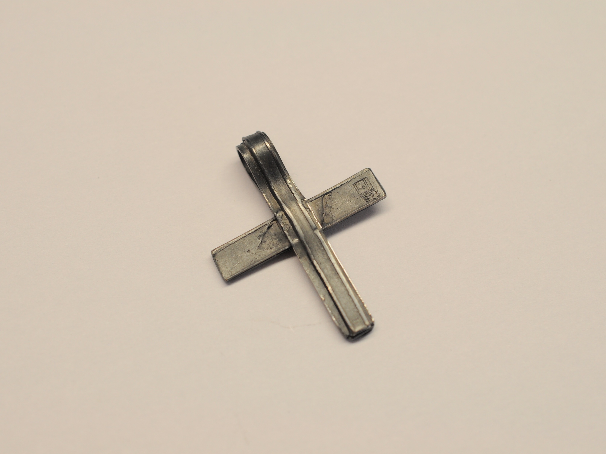 Kreuz Anhänger aus geschwärztem 925er Silber - Unikatkreuz v53 - Rückseite