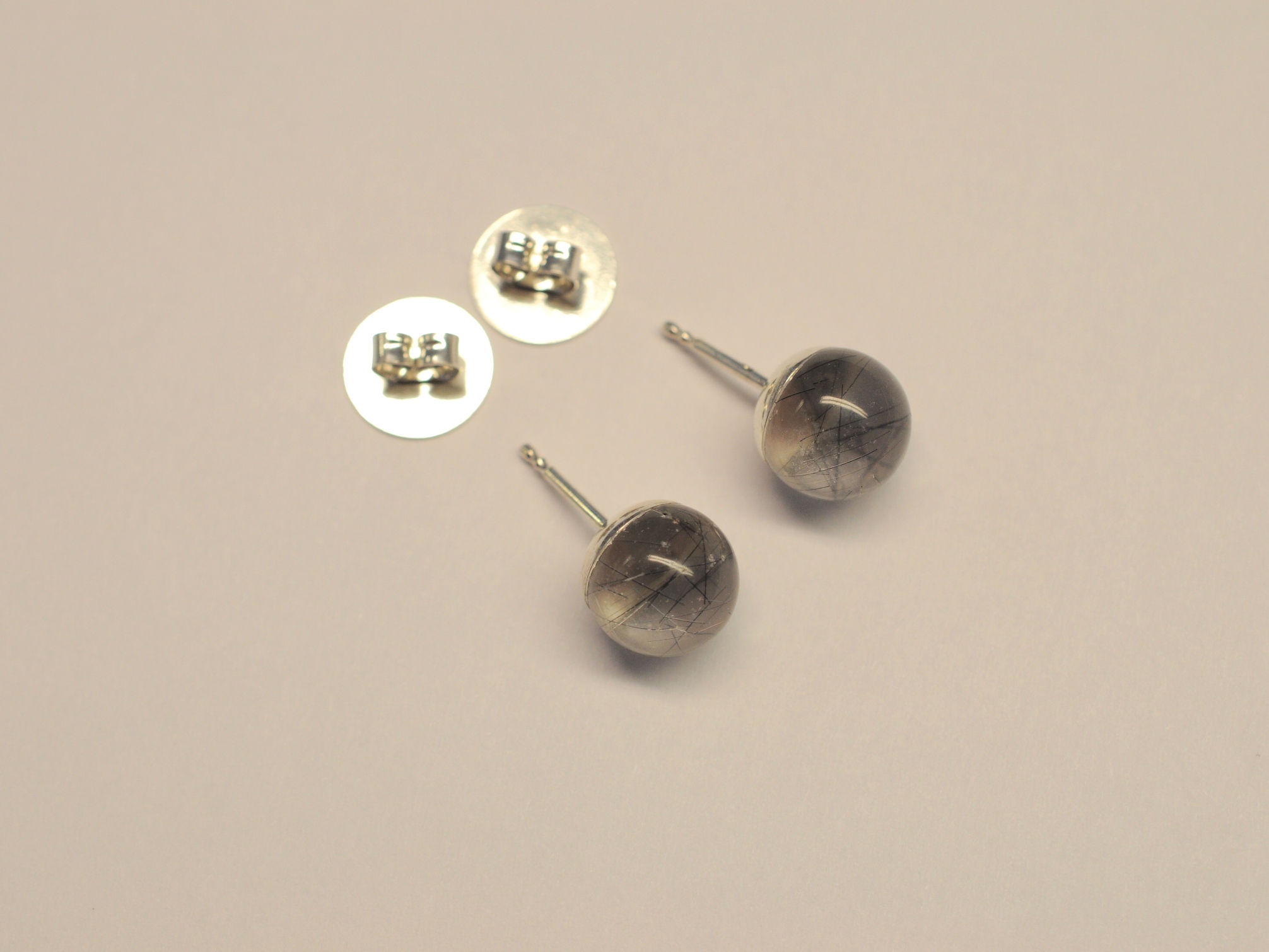 Kugelohrstecker Silber mit Turmalinquarz