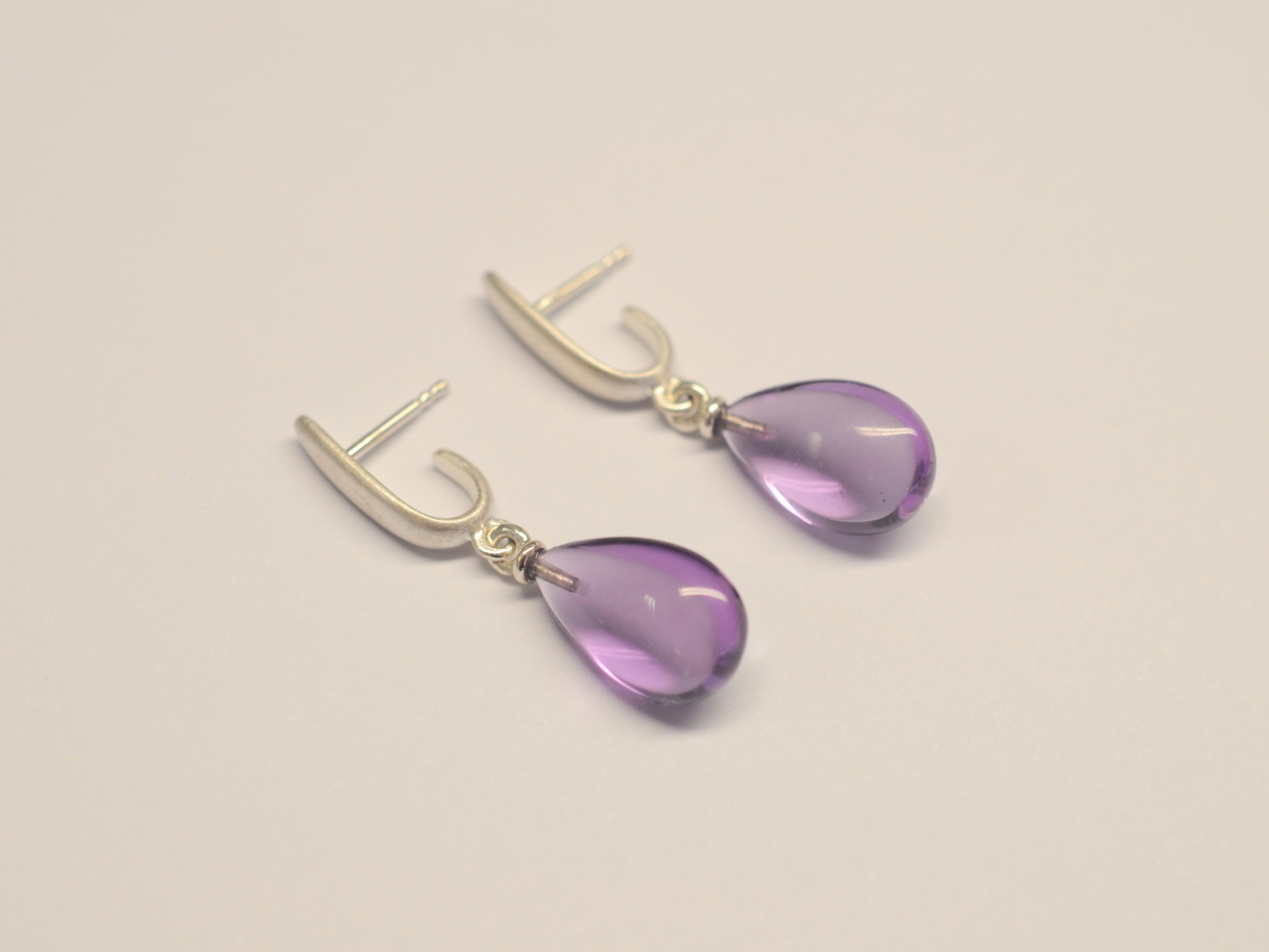 Ohrhänger aus Silber mit Amethyst-Tropfen