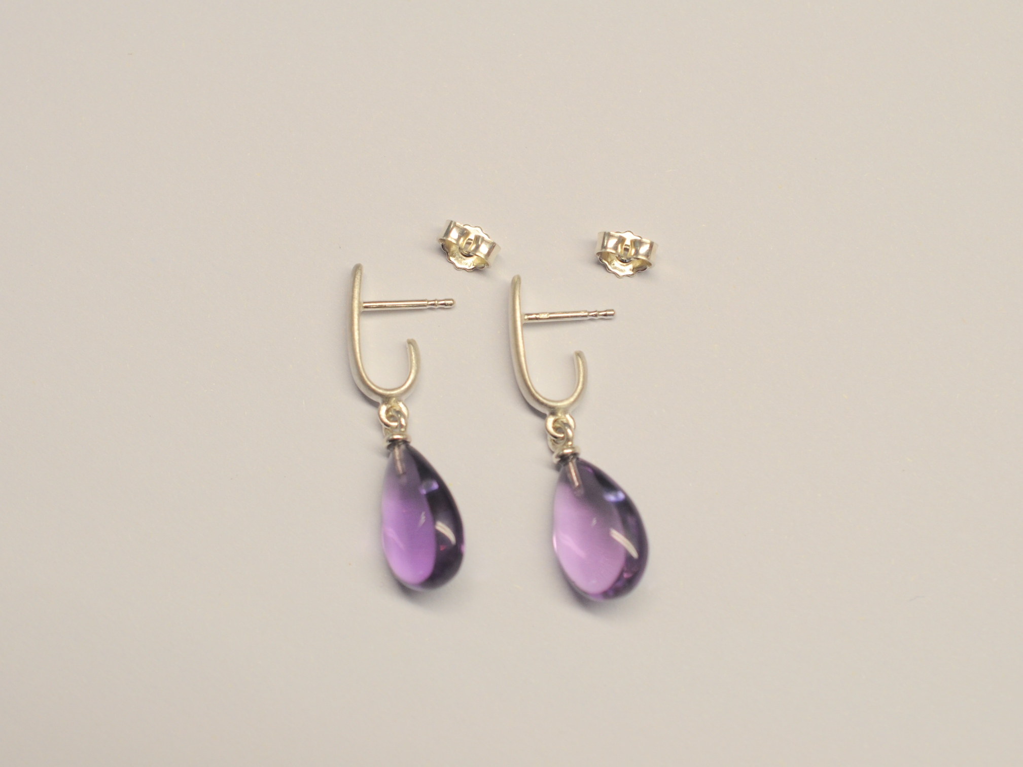 Ohrhänger aus Silber mit Amethyst-Tropfen