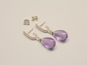 Ohrhänger aus Silber mit Amethyst-Tropfen