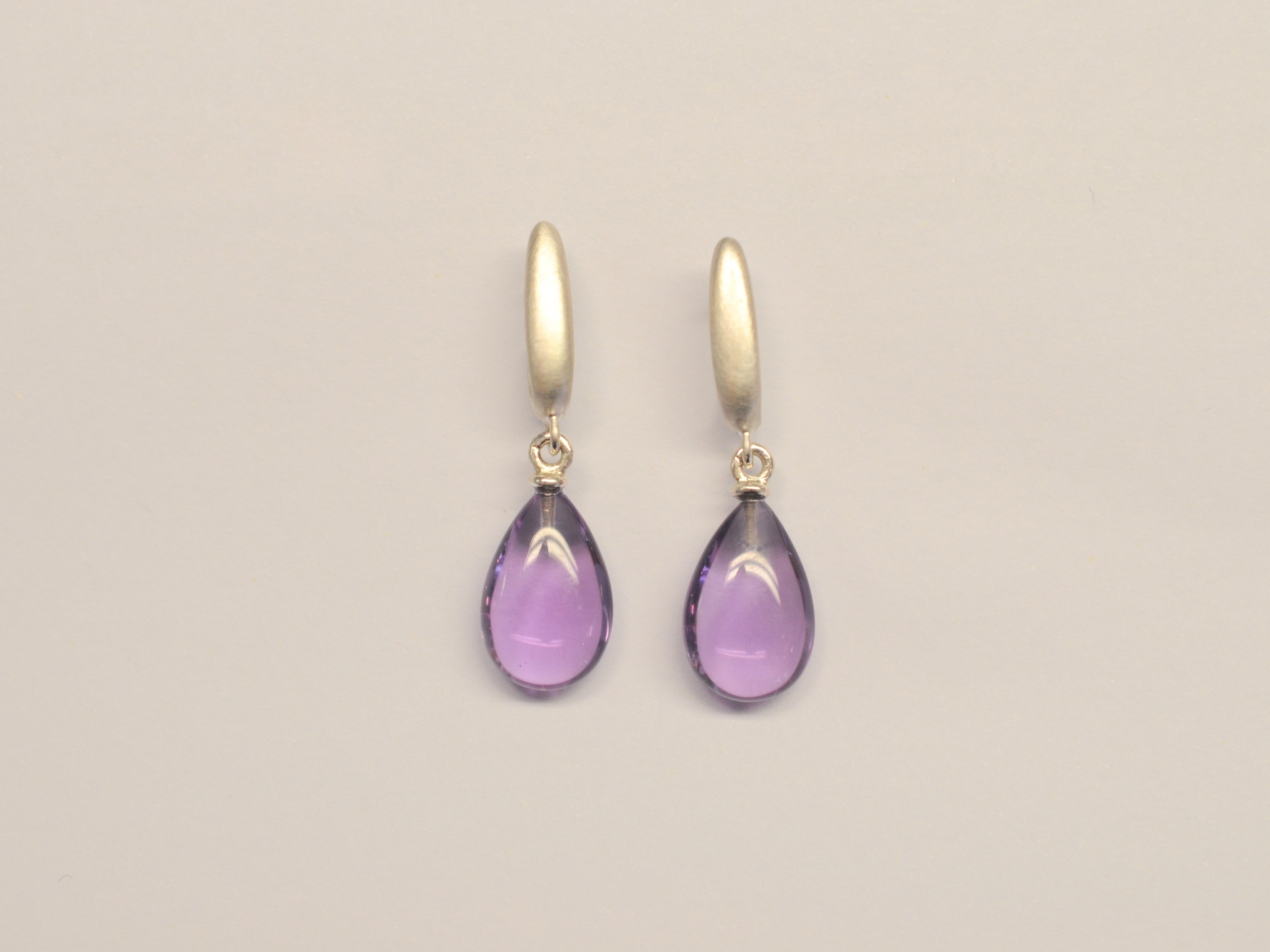 Ohrhänger aus Silber mit Amethyst-Tropfen