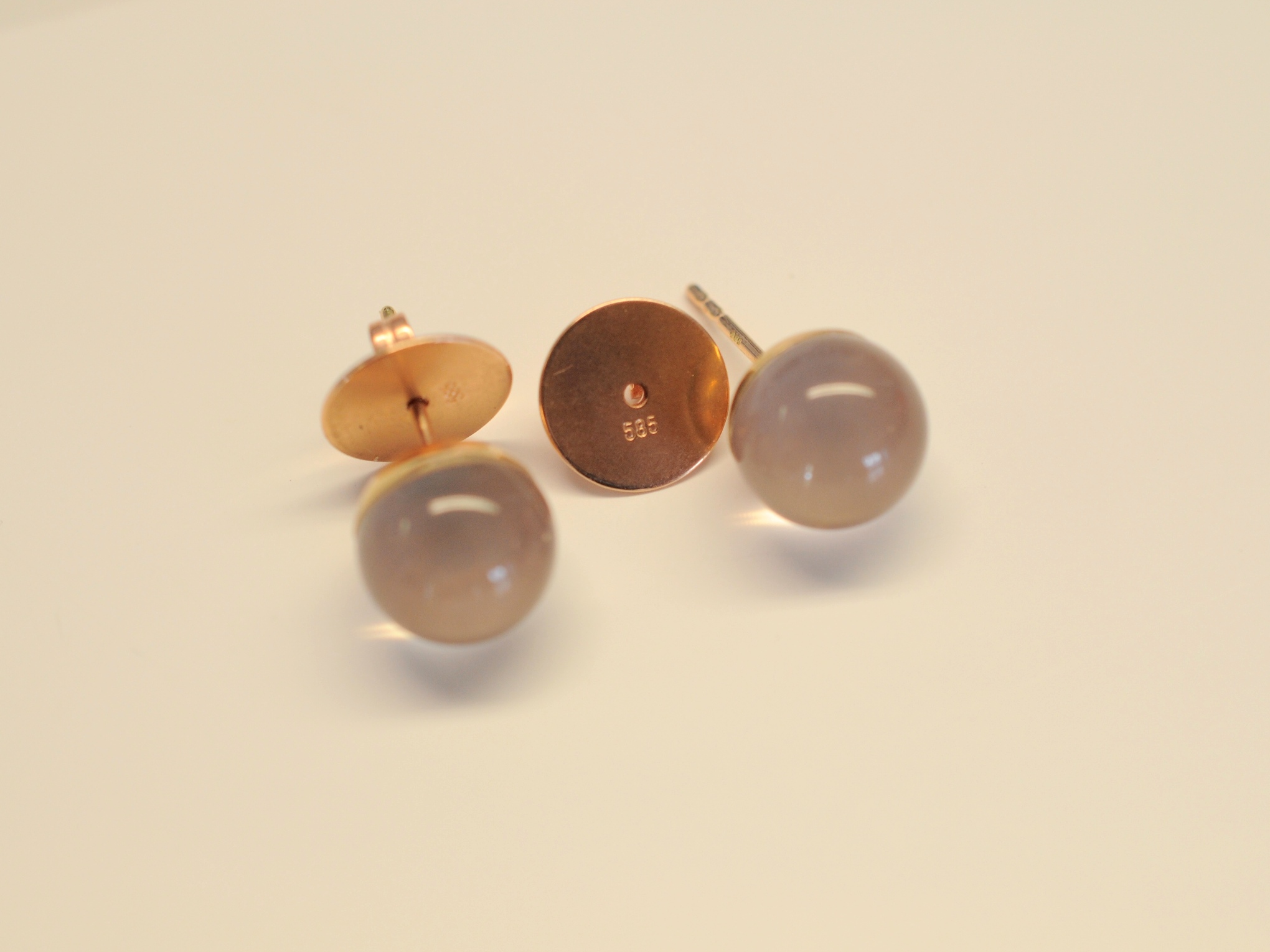 Ohrstecker aus Rotgold 585 mit Rosenquarz-Kugeln