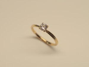 Solitärring aus 750er Roségold mit 0,41 ct Labordiamant im Brillantschliff
